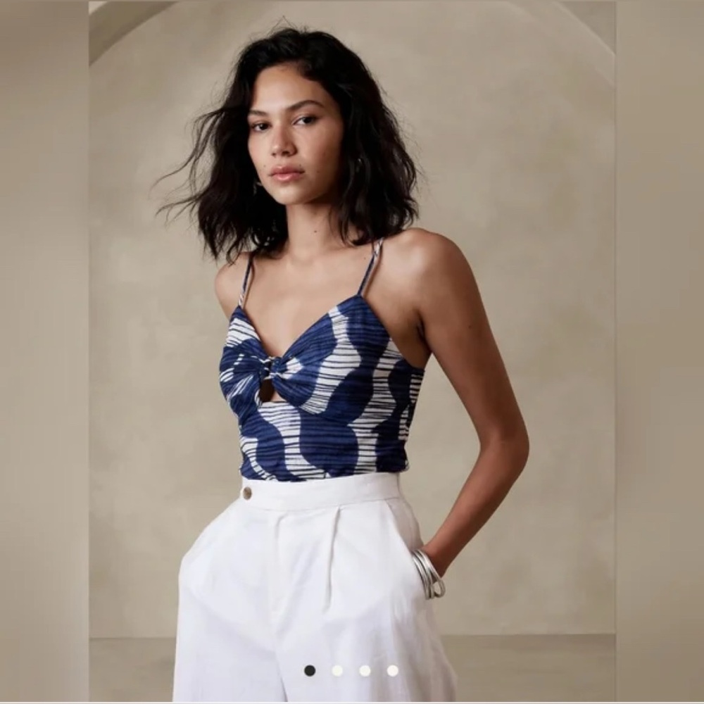 NWT • Banana Republic Cutout V-Neck Cami • Sz 2